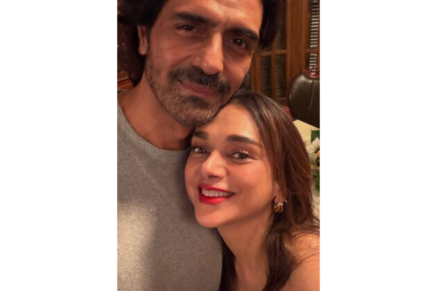 Arjun Rampal wraps up filming for Imtiaz Ali's 'O Saathi Re', shares adorable pics with co-star Aditi