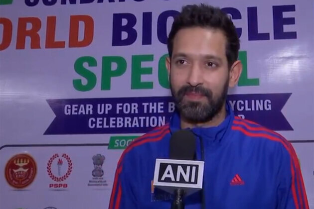 Vikrant Massey takes part in Fit India 'Sundays on Cycle' initiative in Delhi