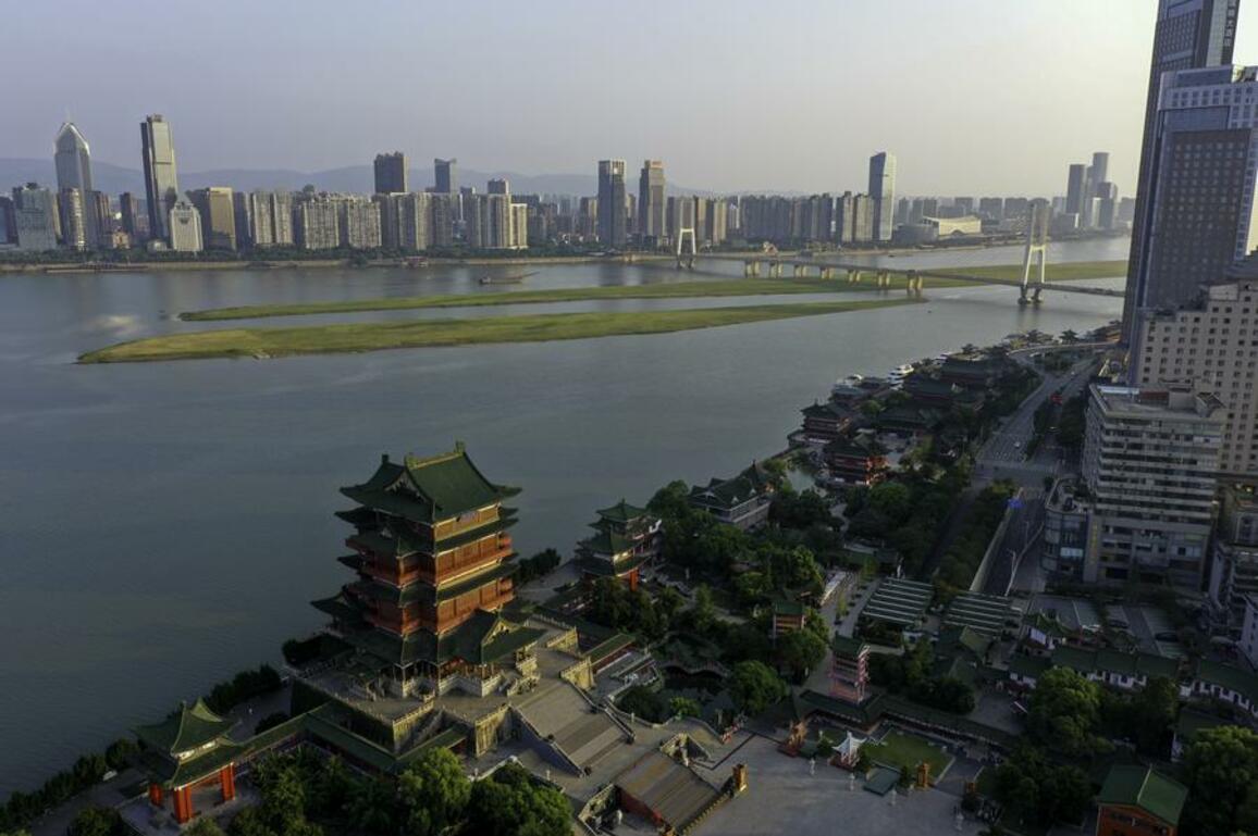 Less is more: legendary pavilion in China's Nanchang thrives after reducing ticket-access zone