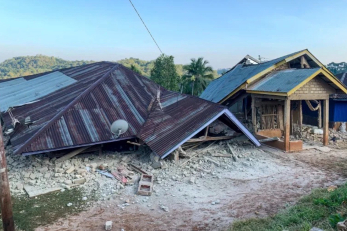 Death toll in Indonesian earthquakes mounts; homes damaged in Spanish tremors
