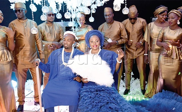 Hamza ne Rema mu byambalo by’ekinigeria. Emabega ze mperekeze zaabwe. Hamza ne Rema mu byambalo by’ekinigeria. Emabega ze mperekeze zaabwe.