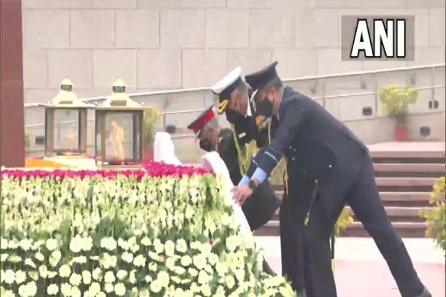 Armed Forces chiefs pay tribute at National War Memorial in Delhi on Army Day