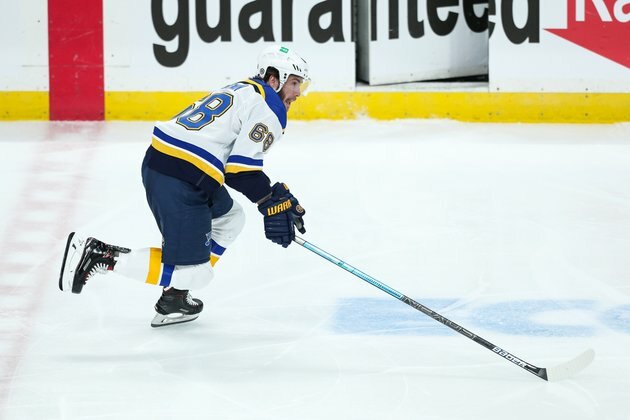 Reports: Mike Hoffman joins Canadiens on three-year deal