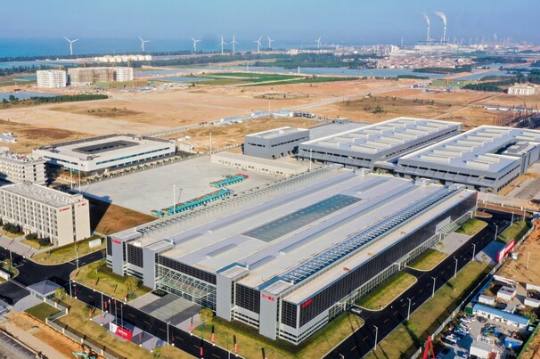 SANY's "first global engineering machinery remanufacturing base" in Dongfang City, Hainan