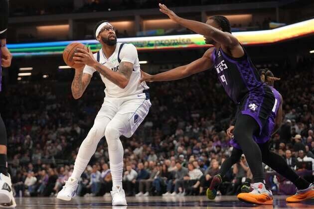 Mavs halt road skid, increase Kings' losing streak to 6