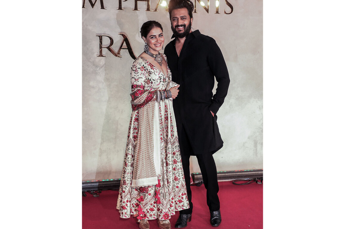 "Hopelessly in love with you": Riteish Deshmukh celebrates 24 years of togetherness with his 'Baiko' Genelia