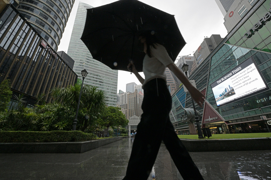 SINGAPORE-ECONOMY-FIRST QUARTER-RISE