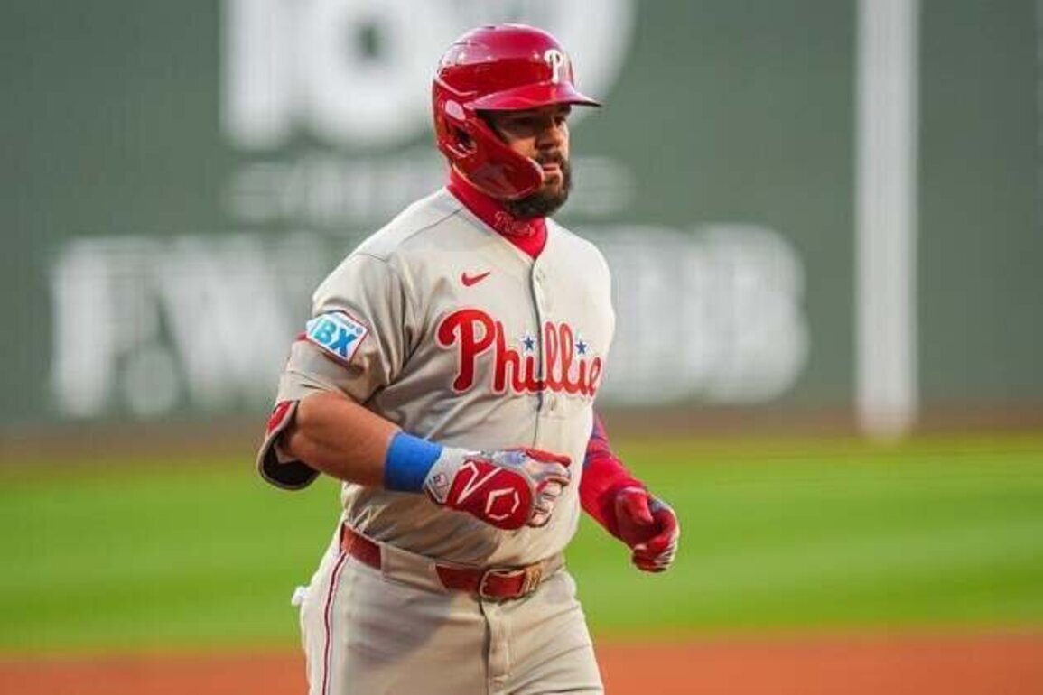 Kyle Schwarber homers in fifth straight game as Phillies edge Red Sox