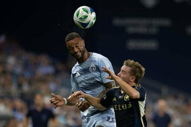 Whitecaps stay hot, eliminate Sporting KC from playoff contention