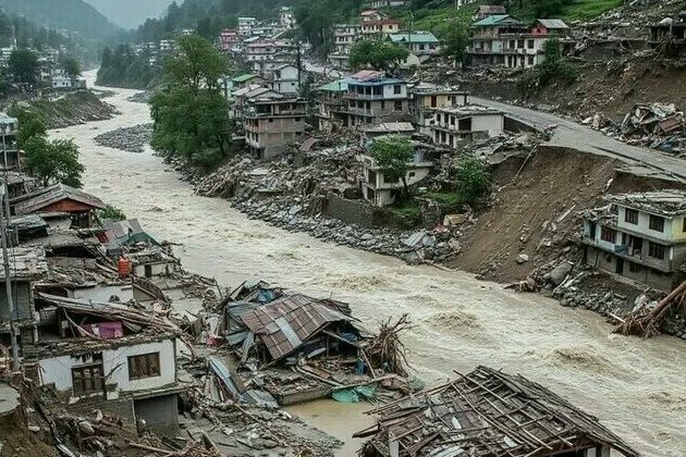 Massive flash floods destroy village in India 