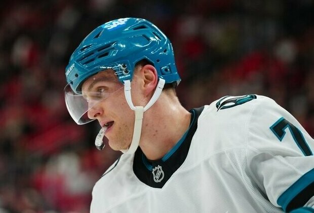 Panthers acquire F Nico Sturm from Sharks