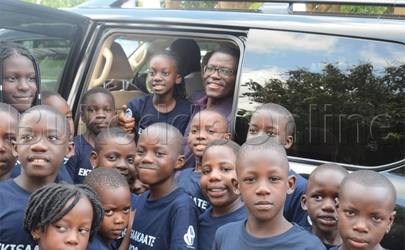 Katikkiro ng'ali n'abasakaate Katikkiro ng'ali n'abasakaate