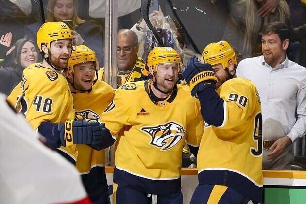 Bruins put home win streak on line vs. Predators