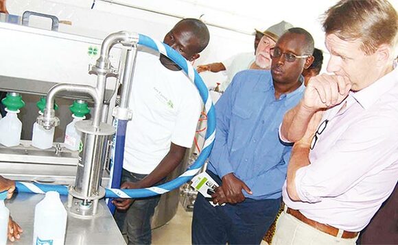 Omubaka wa Budaaki mu Uganda Henk Jan Bakker ng’alambula ekyu Omubaka wa Budaaki mu Uganda Henk Jan Bakker ng’alambula ekyu