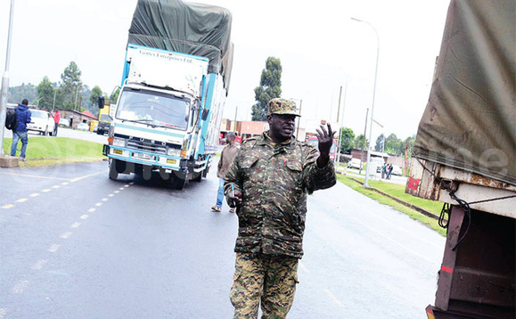 Owa UPDF ku nsalo e Kyanika ng’alagirira abeebidduka. Owa UPDF ku nsalo e Kyanika ng’alagirira abeebidduka.