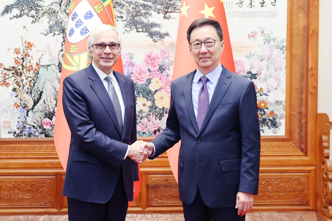 CHINA-BEIJING-HAN ZHENG-PORTUGUESE PARLIAMENT-SPEAKER-MEETING (CN)