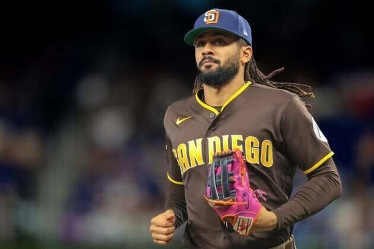 Padres host Rockies with wild-card race tightening