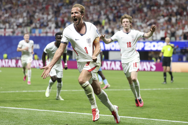 Kane strikes twice as England beats DR Congo to reach World Cup last 16