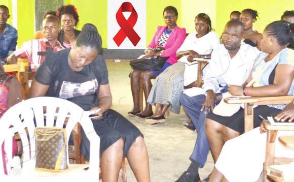 Abamu ku bakola ogw’okubudaabuda abalwadde ba siriimu mu Kampala. Abamu ku bakola ogw’okubudaabuda abalwadde ba siriimu mu Kampala.
