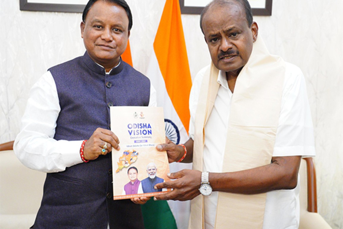 Odisha CM Majhi calls on Union Minister HD Kumaraswamy to discuss steel sector growth