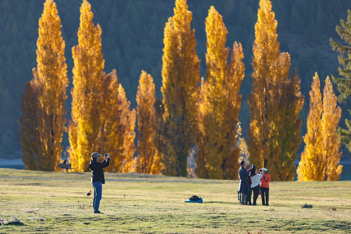 NEW ZEALAND-SOUTH ISLAND-AUTUMN