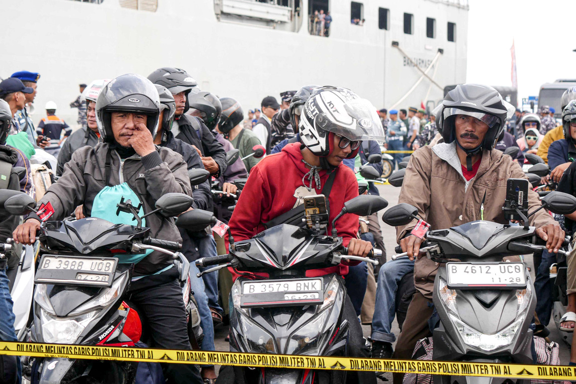 INDONESIA-SEMARANG-EID-TRAVELERS-HOMECOMING