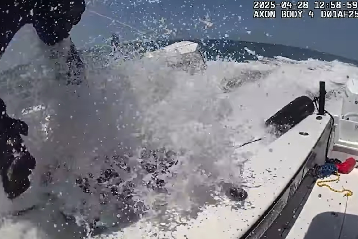 BWC- Fla. police leap onto circling boat after boater thrown overboard
