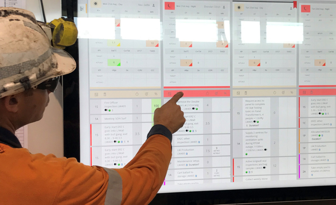 Coordinate and control frontline work remotely with Commit Works