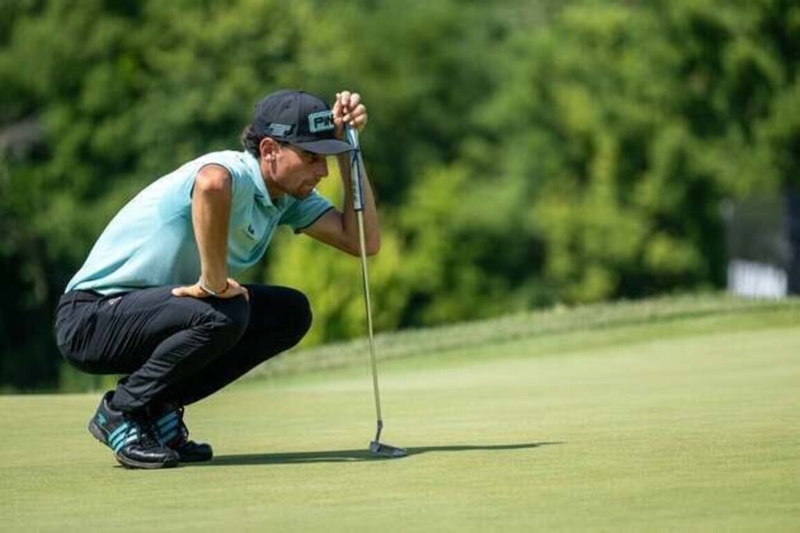 Joaquin Niemann, Lee Westwood take lead at LIV Golf Singapore