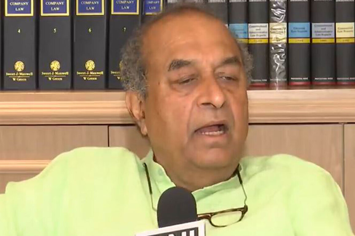 Mukul Rohatgi says Vijay can move court over Tamil Nadu government formation deadlock
