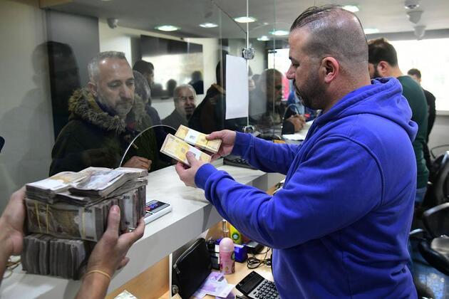 Mideast in Pictures: Syria begins circulating new banknotes, citing need to stabilize economy