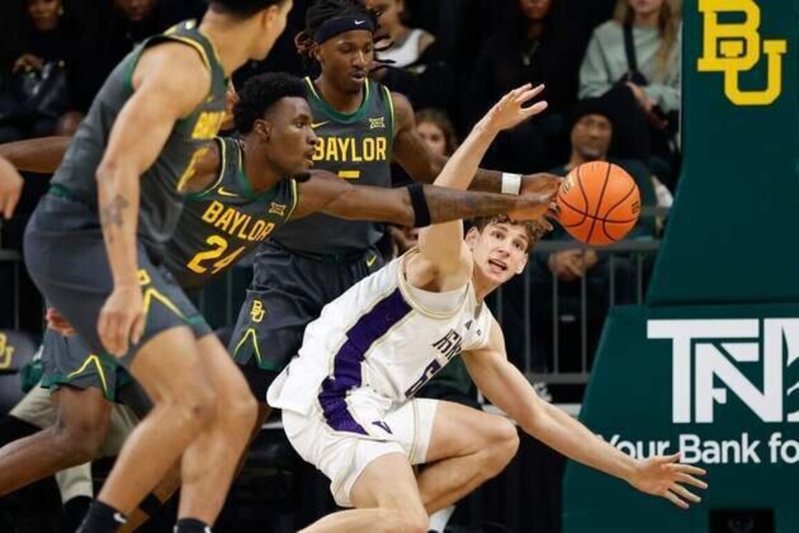 Hannes Steinbach turning heads as Washington preps for Southern Utah
