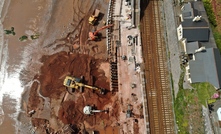  Following on from its work installing piles, Bam Nuttall, working on behalf of Network Rail, is now installing wall panels along the railway line at Dawlish in Devon