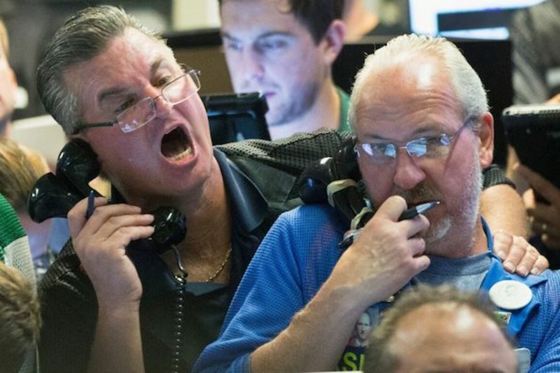 U.S. stocks close sharply lower, Dow Jones drops 390 points