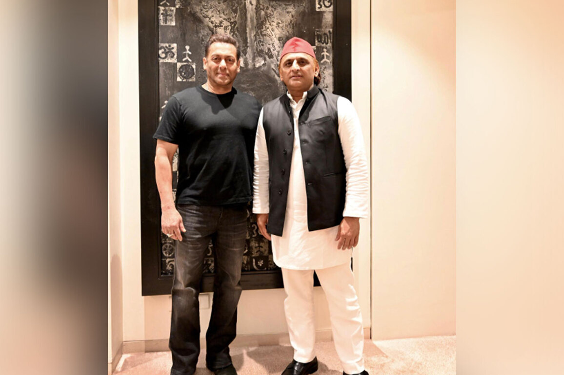Salman Khan meets Samajwadi Party chief Akhilesh Yadav in Mumbai, pic goes viral