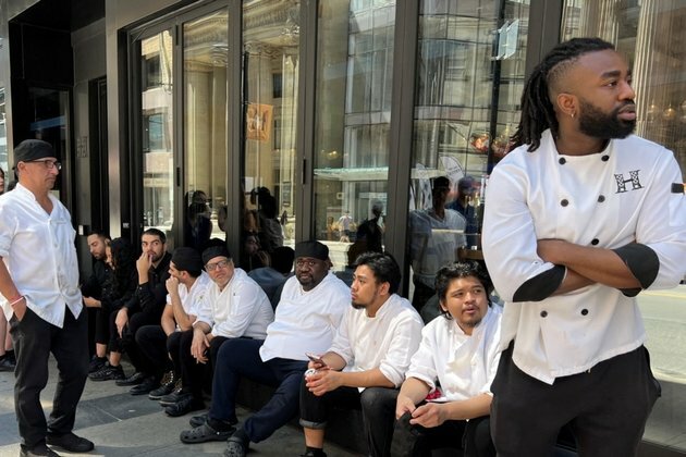 Downtown Toronto Suffers Power Outage, Disrupts Banks, Cafes