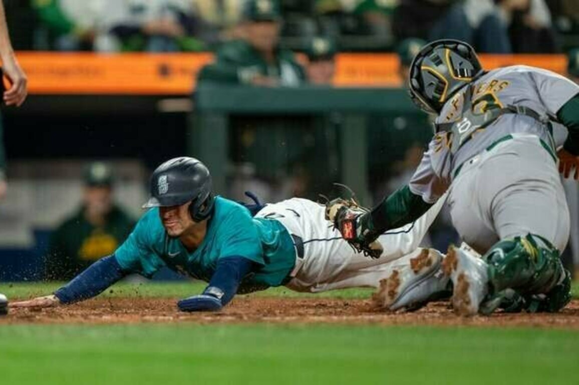 M's put Jorge Polanco on paternity list, recall Leo Rivas