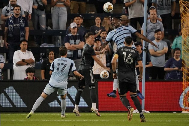 SKC edge Dynamo, creep within 1 point of playoff line
