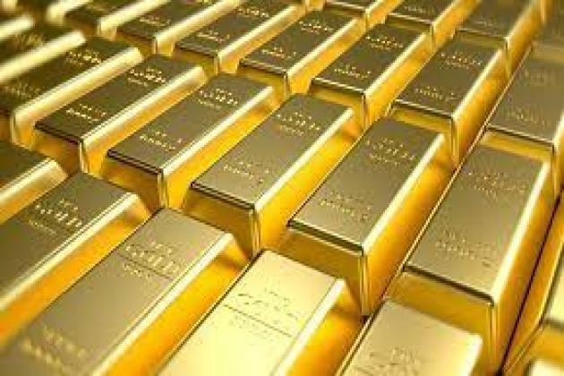 Gold falls on stronger than expected U.S. data