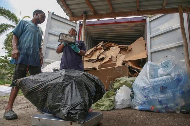 (Hello Africa) Tanzanian recycling firm transforms waste into treasure