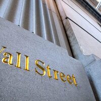 Wall Street at crossroads Monday, but techs still gain