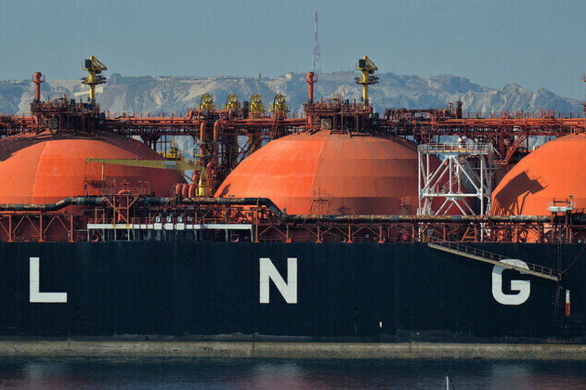 Poland in talks to channel US LNG to Ukraine and Slovakia  Reuters