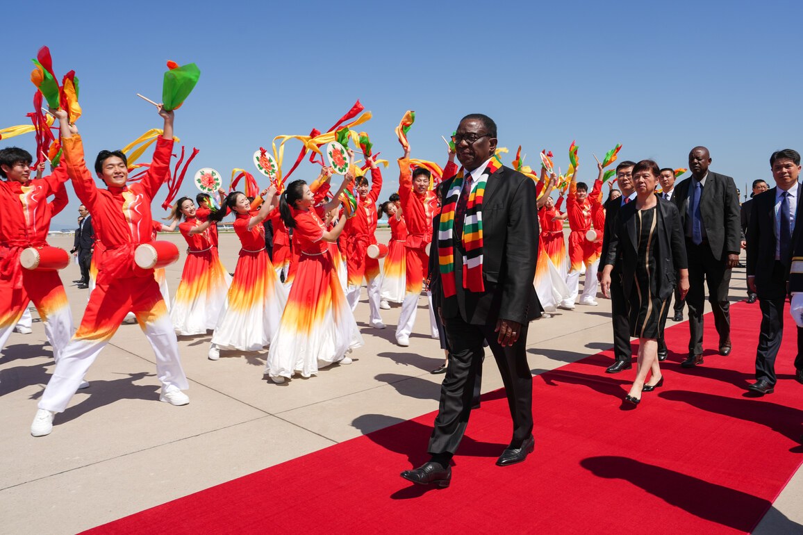 CHINA-BEIJING-ZIMBABWEAN PRESIDENT-CHINA'S V-DAY COMMEMORATION-ARRIVAL (CN)
