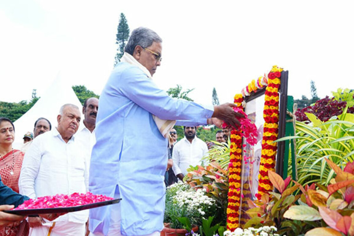 "Laid foundation for modern India": Karnataka CM pays floral tribute Jawaharlal Nehru on his 61st death anniversary