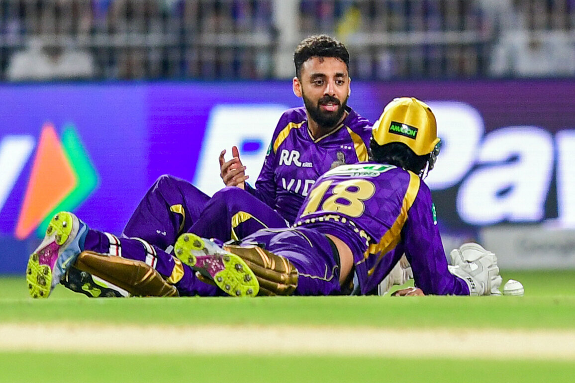 "Raghuvanshi had neck pain after collision with Chakaravarthy": KKR Assistant Coach Watson