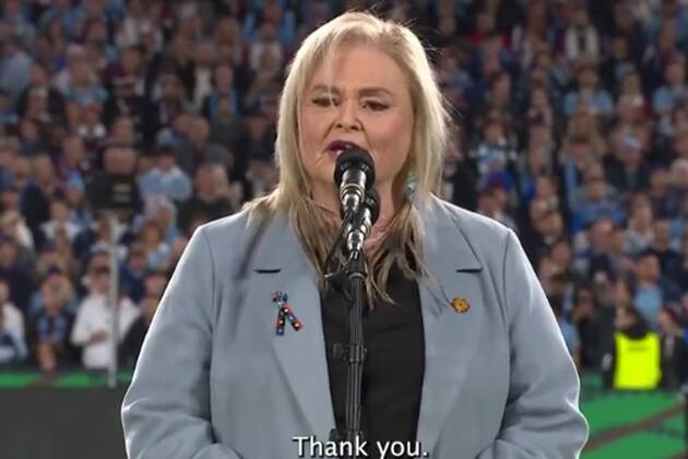 Watch the VERY surprising way fans reacted to the Welcome to Country at State of Origin
