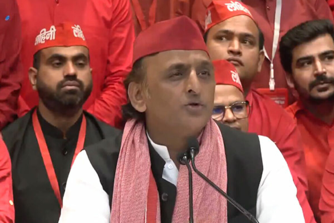 Akhilesh Yadav accuses state govt of backing Ramji Lal Suman's convoy attackers