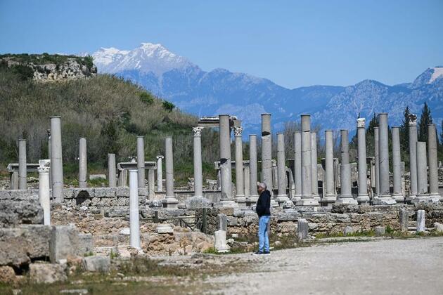 Mideast in Pictures: A visit to famous historic sites in Trkiye's Antalya