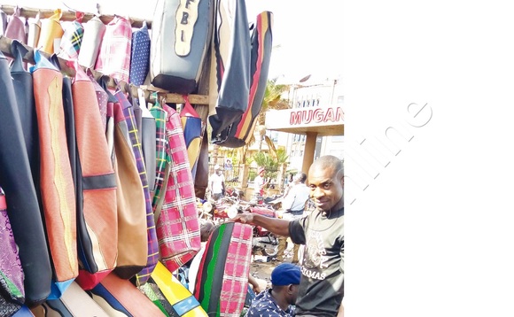 Omusajja ng’alaga emitto gy’atunda. Omusajja ng’alaga emitto gy’atunda.