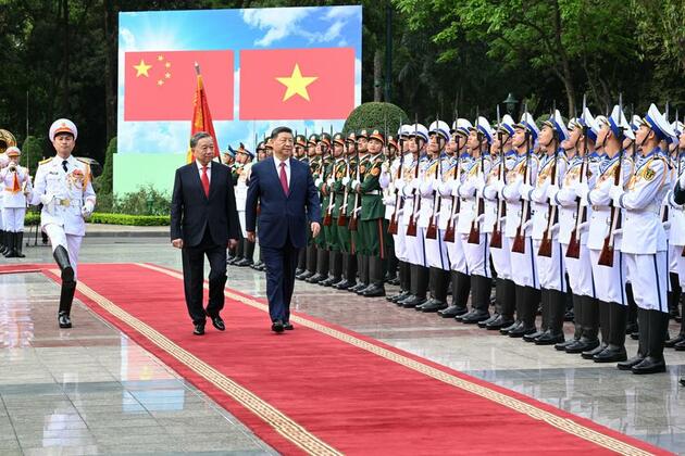 Xi attends welcome ceremony held by Vietnam's To Lam